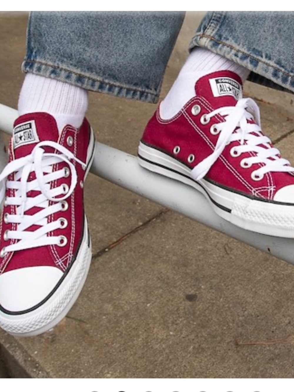 Converse Chuck Taylor’s Low-Top Canvas Sneakers in Maroon, size Y3